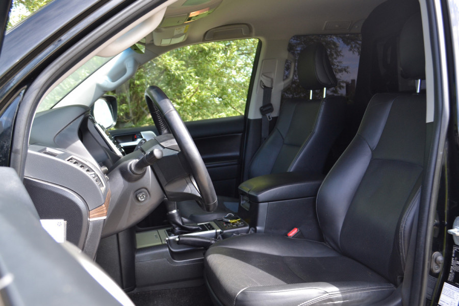 Toyota Land Cruiser 150 2.8 D-4D-F Professional Black line Window Van