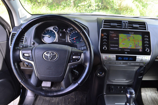 Toyota Land Cruiser 150 2.8 D-4D-F Professional Black line Window Van