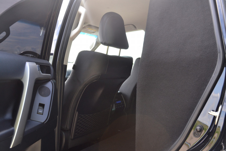 Toyota Land Cruiser 150 2.8 D-4D-F Professional Black line Window Van