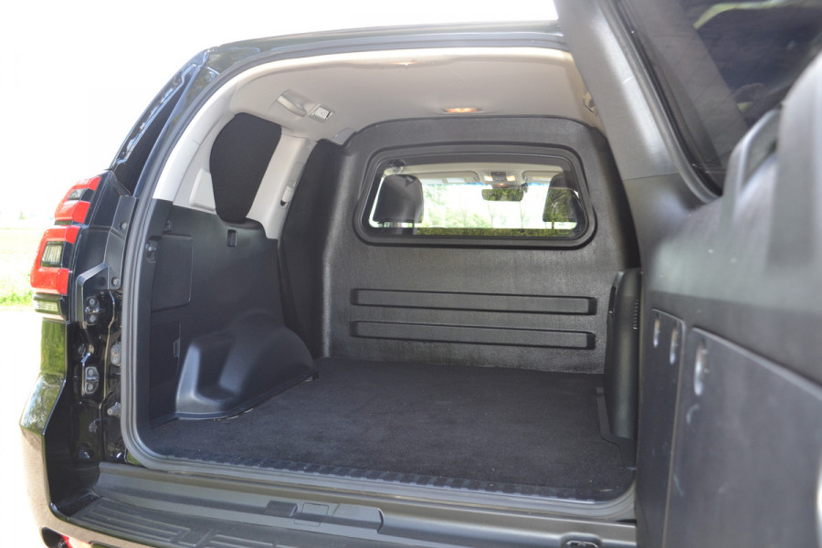 Toyota Land Cruiser 150 2.8 D-4D-F Professional Black line Window Van