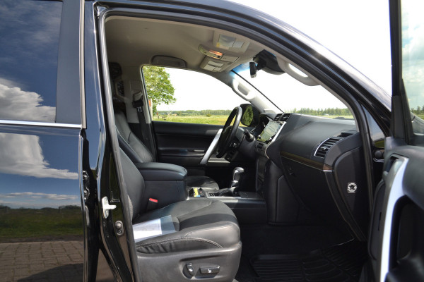 Toyota Land Cruiser 150 2.8 D-4D-F Professional Black line Window Van
