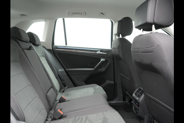 Volkswagen Tiguan 1.4 TSI eHybrid Elegance PHEV 245pk | Adaptive Cruise | Camera | Sfeerverlichting | Stoelen & Stuur Verwarmd | Apple Carplay | Navigatie | DAB | Virtual | Plug In Hybrid |