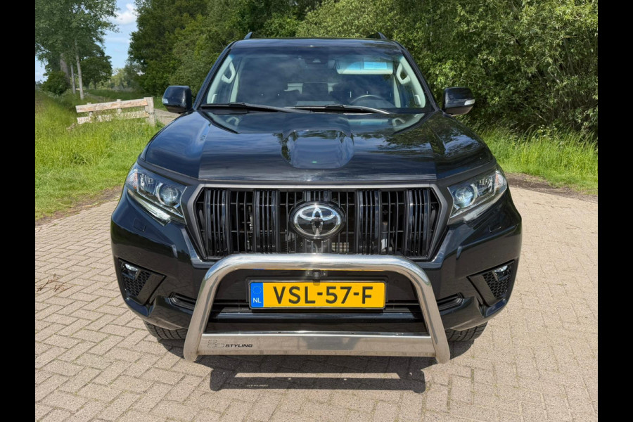 Toyota Land Cruiser 150 2.8 D-4D-F Professional Window Van