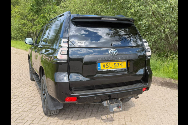 Toyota Land Cruiser 150 2.8 D-4D-F Professional Window Van