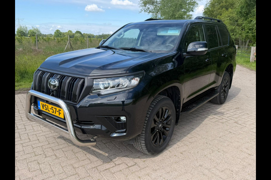Toyota Land Cruiser 150 2.8 D-4D-F Professional Window Van