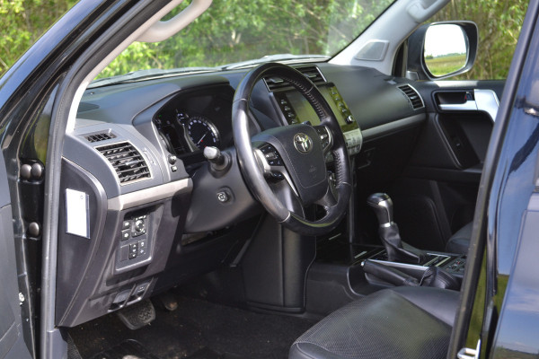 Toyota Land Cruiser 150 2.8 D-4D-F Professional Window Van