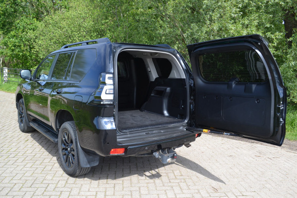Toyota Land Cruiser 150 2.8 D-4D-F Professional Window Van