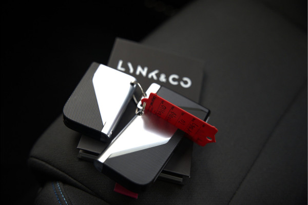 Lynk & Co 01 1.5 | Panoramadak | Stoelverwarming | Keyless | Apple Carplay | Adaptive Cruise Control | Infinity | Navigatie | Camera | Parkeersensoren | SOH 95,36%