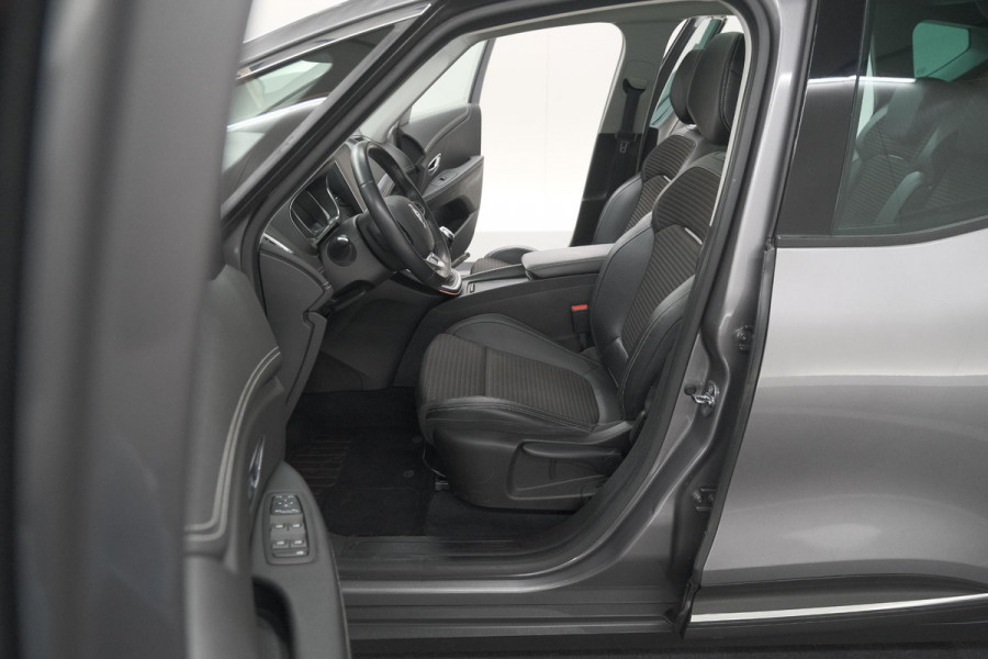 Renault Scénic TCe 130 Intens | Trekhaak | Panoramadak | Camera | Apple Carplay | Dodehoekdetectie