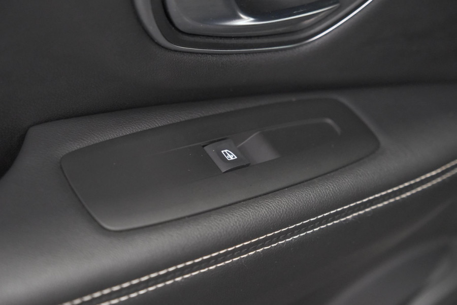 Renault Scénic TCe 130 Intens | Trekhaak | Panoramadak | Camera | Apple Carplay | Dodehoekdetectie
