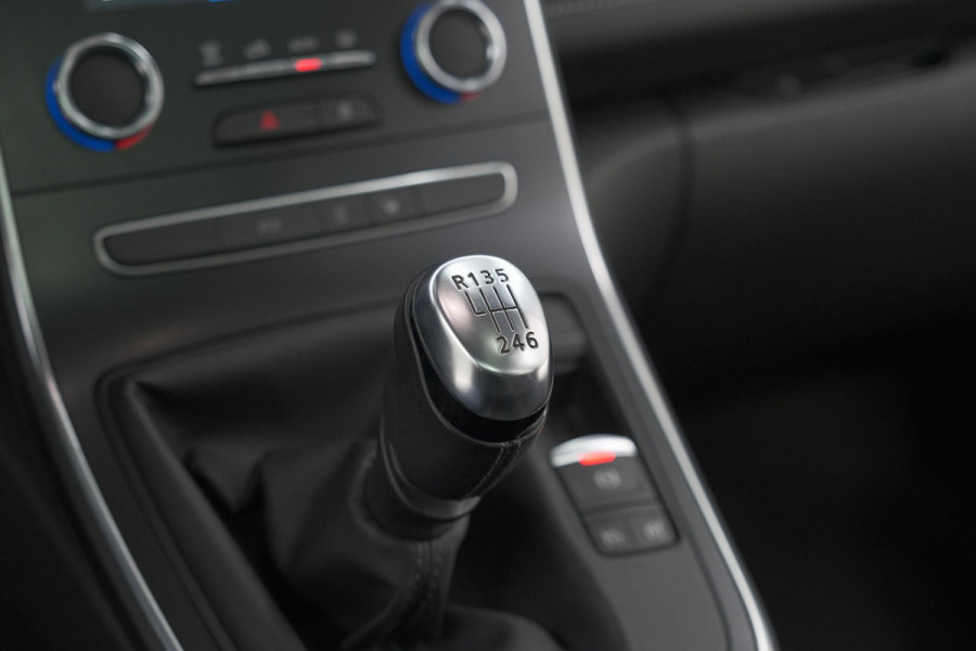 Renault Scénic TCe 130 Intens | Trekhaak | Panoramadak | Camera | Apple Carplay | Dodehoekdetectie
