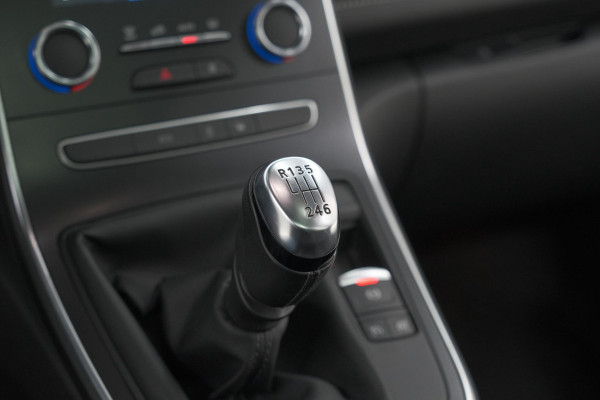 Renault Scénic TCe 130 Intens | Trekhaak | Panoramadak | Camera | Apple Carplay | Dodehoekdetectie