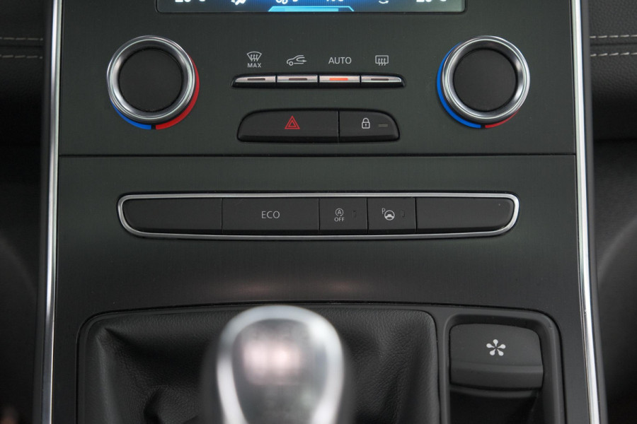 Renault Scénic TCe 130 Intens | Trekhaak | Panoramadak | Camera | Apple Carplay | Dodehoekdetectie