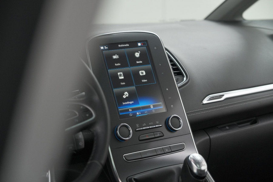 Renault Scénic TCe 130 Intens | Trekhaak | Panoramadak | Camera | Apple Carplay | Dodehoekdetectie