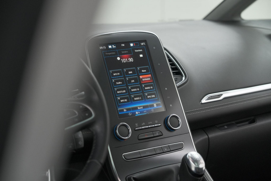 Renault Scénic TCe 130 Intens | Trekhaak | Panoramadak | Camera | Apple Carplay | Dodehoekdetectie