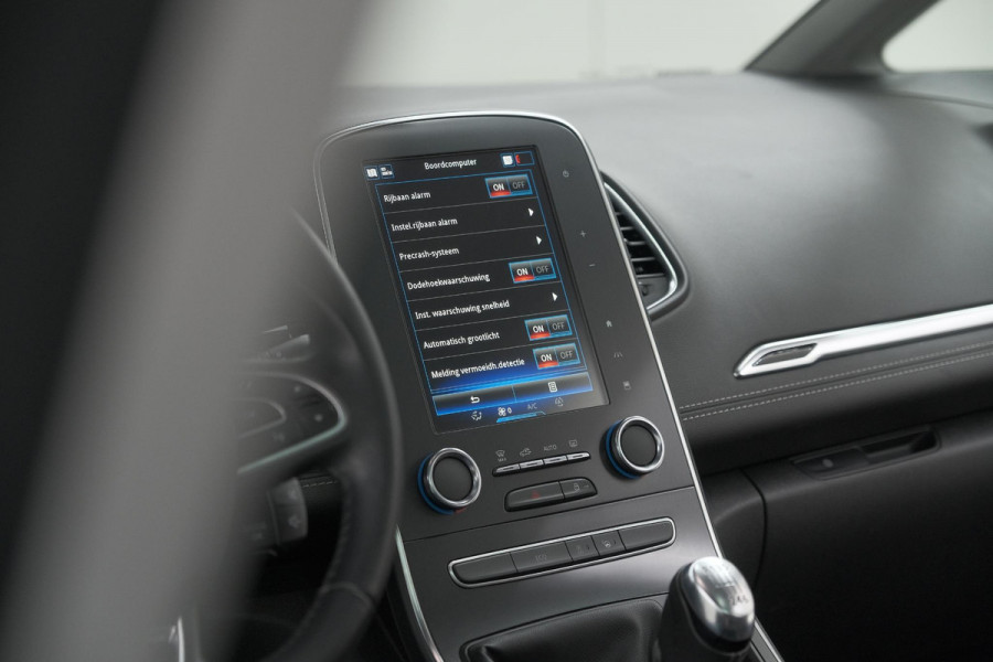 Renault Scénic TCe 130 Intens | Trekhaak | Panoramadak | Camera | Apple Carplay | Dodehoekdetectie