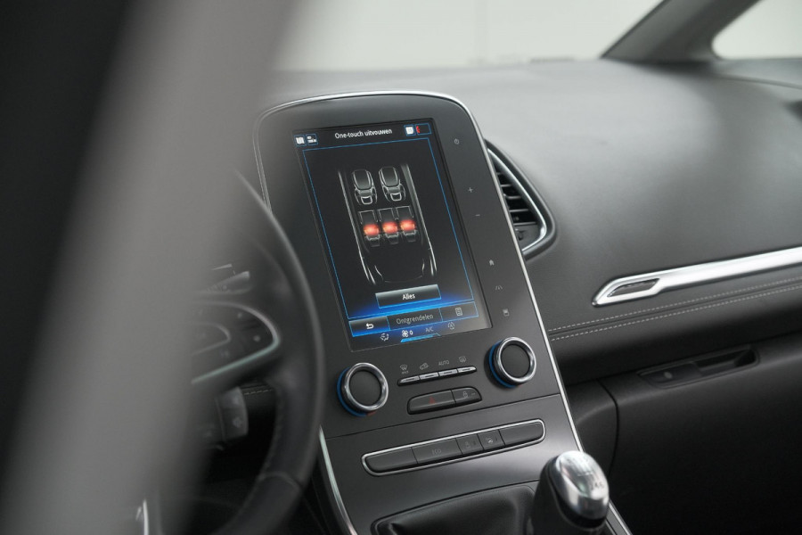Renault Scénic TCe 130 Intens | Trekhaak | Panoramadak | Camera | Apple Carplay | Dodehoekdetectie