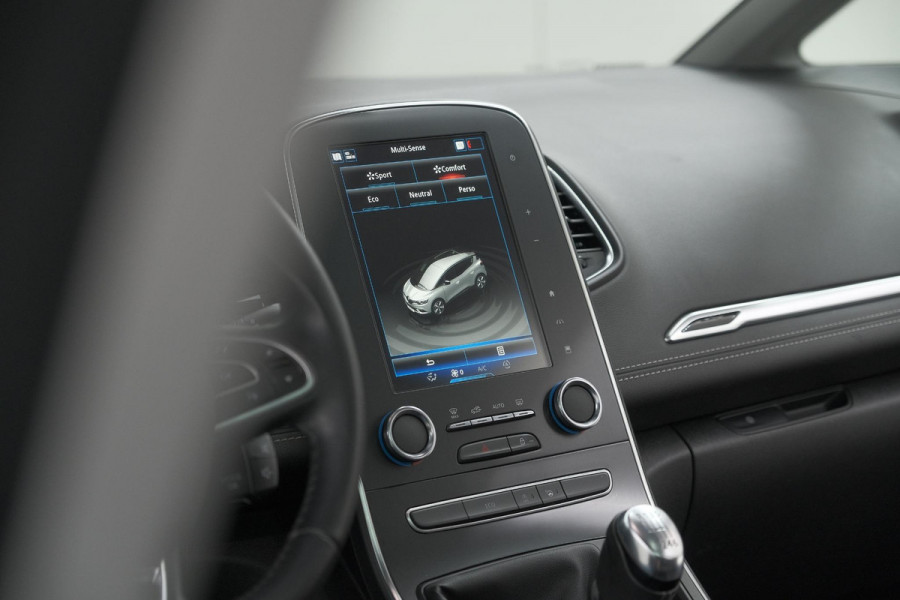 Renault Scénic TCe 130 Intens | Trekhaak | Panoramadak | Camera | Apple Carplay | Dodehoekdetectie