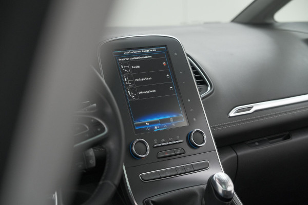 Renault Scénic TCe 130 Intens | Trekhaak | Panoramadak | Camera | Apple Carplay | Dodehoekdetectie