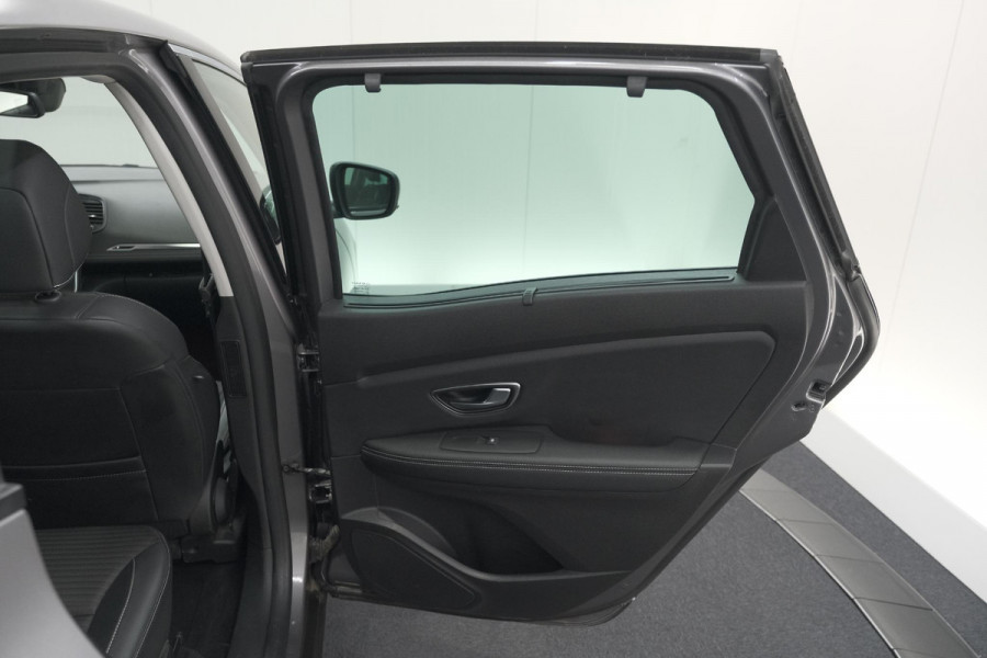 Renault Scénic TCe 130 Intens | Trekhaak | Panoramadak | Camera | Apple Carplay | Dodehoekdetectie