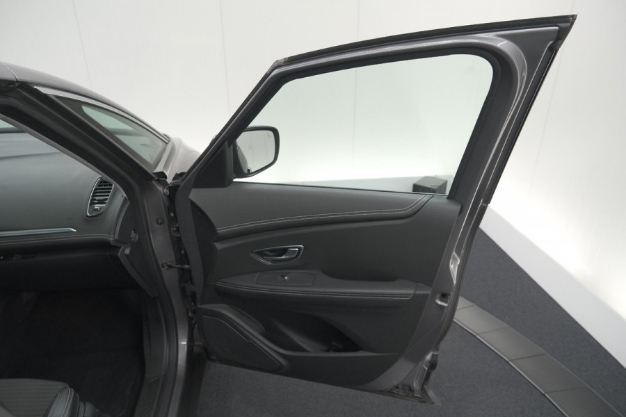 Renault Scénic TCe 130 Intens | Trekhaak | Panoramadak | Camera | Apple Carplay | Dodehoekdetectie