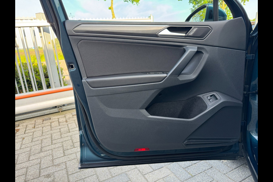Volkswagen Tiguan 1.4 TSI eHybrid Elegance 180 kw / 245 Pk IQ LIGHT / TREKHAAK / ELEKT KLEP / ERGO COMFORT MASS STOEL / CAM / NAVI