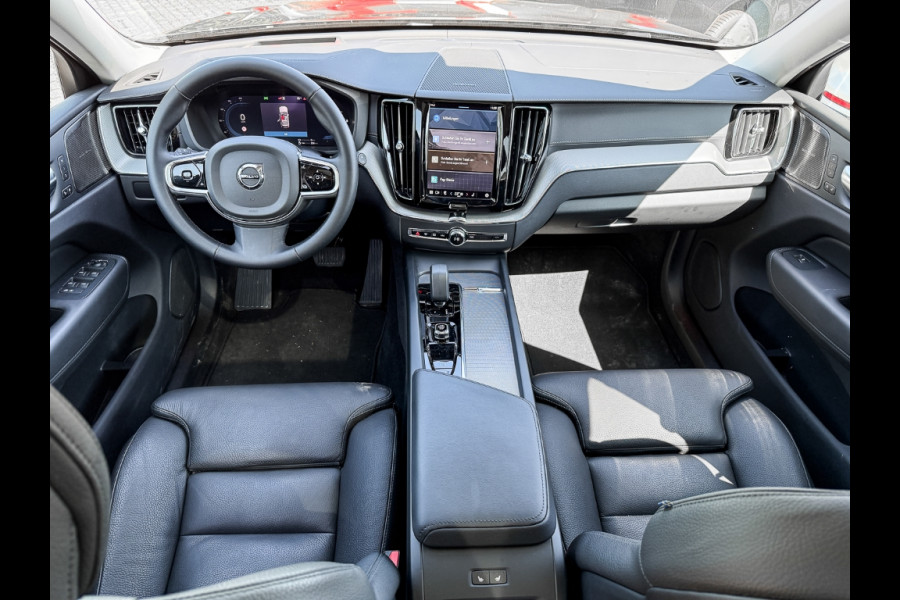 Volvo XC60 2.0 T8 Plug-in hybrid AWD Plus Dark (335kW/455PK) PANORAMA, WINTER, H&K, HuD ** 1e EIG - Ex VOLVO) ** INFORMEER OOK NAAR ONZE AANTREKKELIJKE FINANCIAL-LEASE TARIEVEN **
