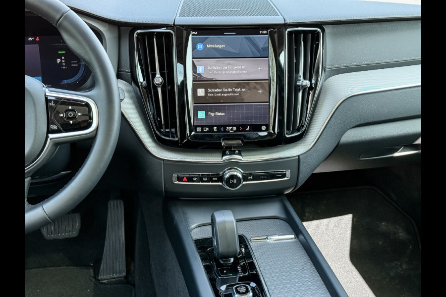 Volvo XC60 2.0 T8 Plug-in hybrid AWD Plus Dark (335kW/455PK) PANORAMA, WINTER, H&K, HuD ** 1e EIG - Ex VOLVO) ** INFORMEER OOK NAAR ONZE AANTREKKELIJKE FINANCIAL-LEASE TARIEVEN **