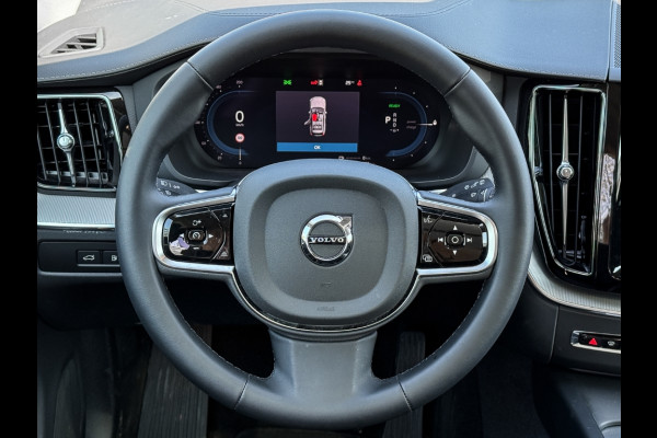 Volvo XC60 2.0 T8 Plug-in hybrid AWD Plus Dark (335kW/455PK) PANORAMA, WINTER, H&K, HuD ** 1e EIG - Ex VOLVO) ** INFORMEER OOK NAAR ONZE AANTREKKELIJKE FINANCIAL-LEASE TARIEVEN **