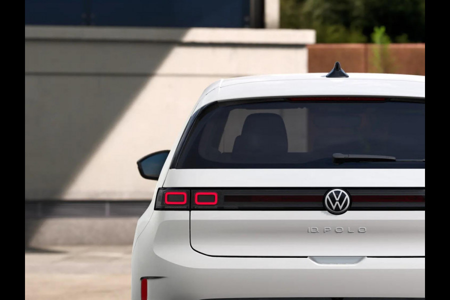 Volkswagen ID. Polo Life First Edition 52 kWh accu, 155 kW / 211 PK Ha Achteruitrijcamera | Carplay | Stoelverwarming