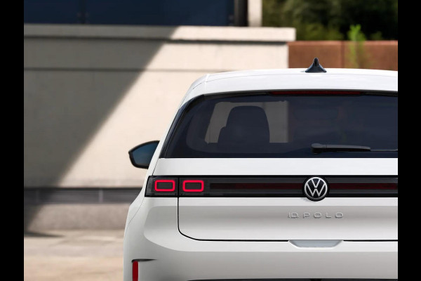 Volkswagen ID. Polo Life First Edition 52 kWh accu, 155 kW / 211 PK Ha Achteruitrijcamera | Carplay | Stoelverwarming
