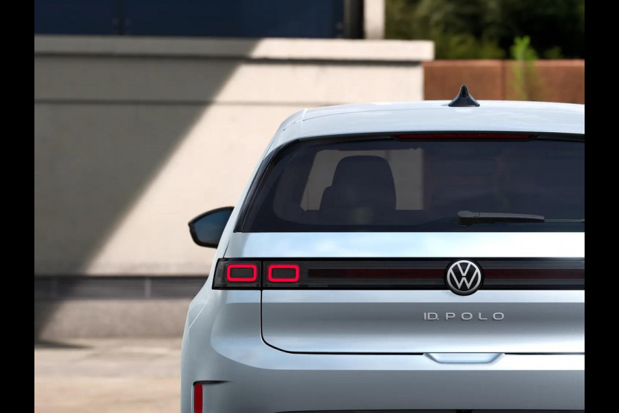 Volkswagen ID. Polo Life First Edition 52 kWh accu, 155 kW / 211 PK Ha Achteruitrijcamera | Carplay | Stoelverwarming