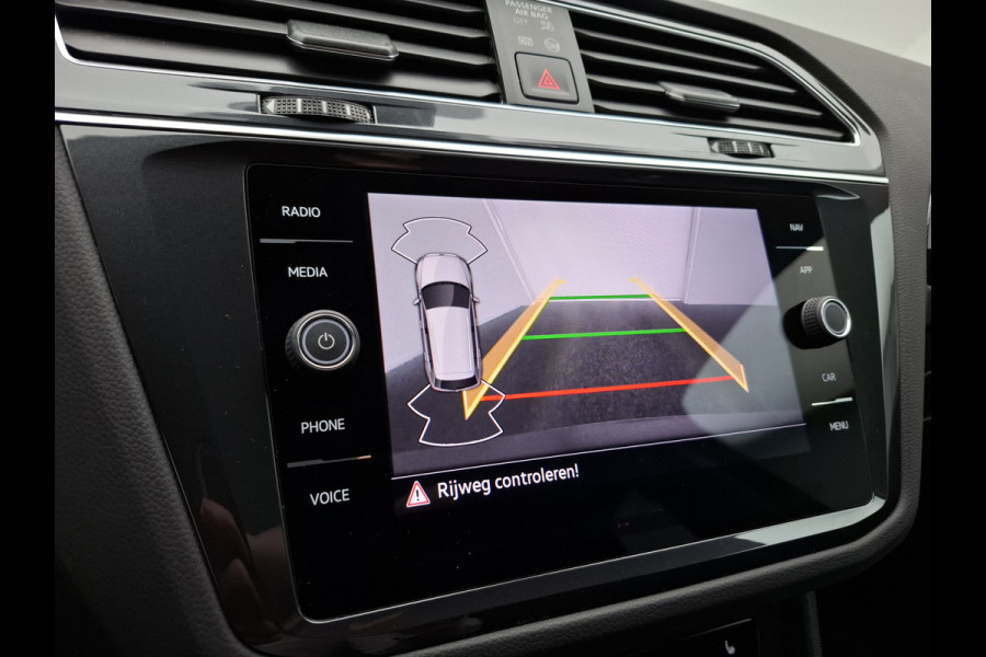 Volkswagen Tiguan 1.4 TSI eHybrid Elegance PHEV 245pk | Adaptive Cruise | Camera | Sfeerverlichting | Stoelen & Stuur Verwarmd | Apple Carplay | Navigatie | DAB | Virtual | Plug In Hybrid |