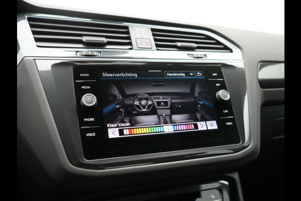 Volkswagen Tiguan 1.4 TSI eHybrid Elegance PHEV 245pk | Adaptive Cruise | Camera | Sfeerverlichting | Stoelen & Stuur Verwarmd | Apple Carplay | Navigatie | DAB | Virtual | Plug In Hybrid |