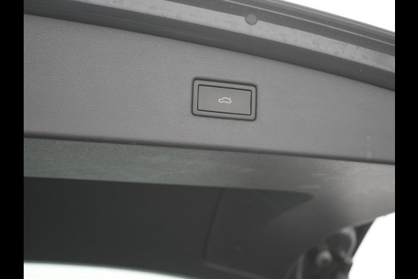 Volkswagen Tiguan 1.4 TSI eHybrid Elegance PHEV 245pk | Adaptive Cruise | Camera | Sfeerverlichting | Stoelen & Stuur Verwarmd | Apple Carplay | Navigatie | DAB | Virtual | Plug In Hybrid |