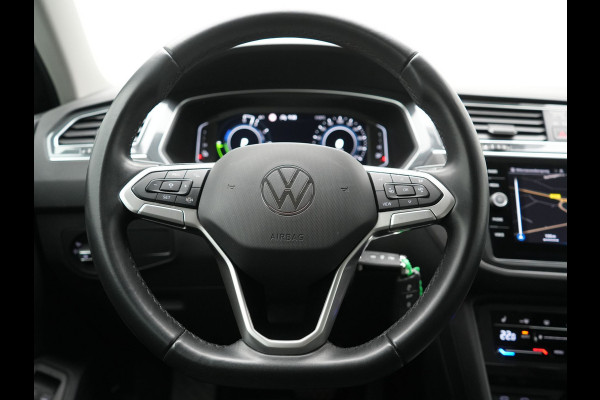 Volkswagen Tiguan 1.4 TSI eHybrid Elegance PHEV 245pk | Adaptive Cruise | Camera | Sfeerverlichting | Stoelen & Stuur Verwarmd | Apple Carplay | Navigatie | DAB | Virtual | Plug In Hybrid |