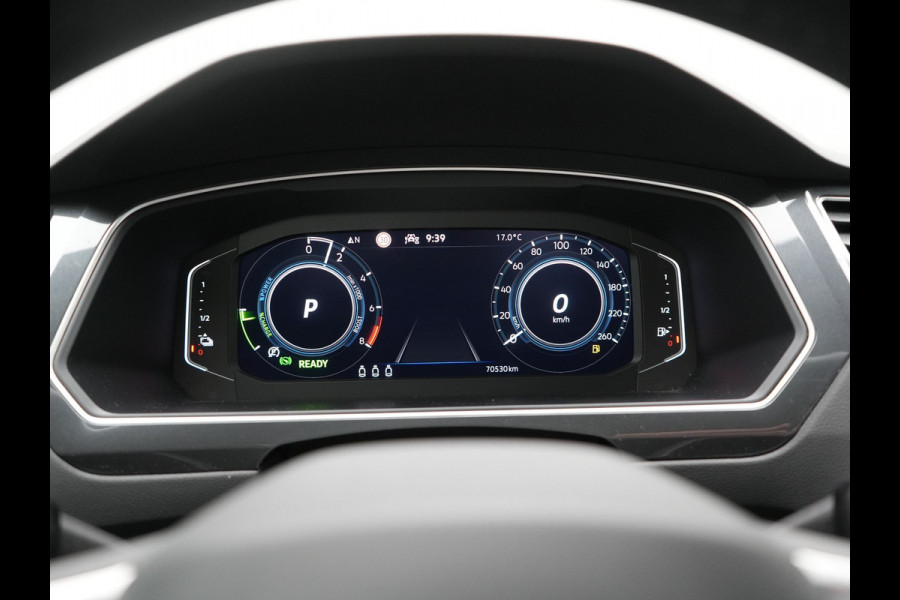 Volkswagen Tiguan 1.4 TSI eHybrid Elegance PHEV 245pk | Adaptive Cruise | Camera | Sfeerverlichting | Stoelen & Stuur Verwarmd | Apple Carplay | Navigatie | DAB | Virtual | Plug In Hybrid |