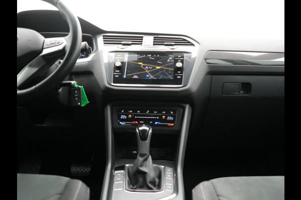 Volkswagen Tiguan 1.4 TSI eHybrid Elegance PHEV 245pk | Adaptive Cruise | Camera | Sfeerverlichting | Stoelen & Stuur Verwarmd | Apple Carplay | Navigatie | DAB | Virtual | Plug In Hybrid |