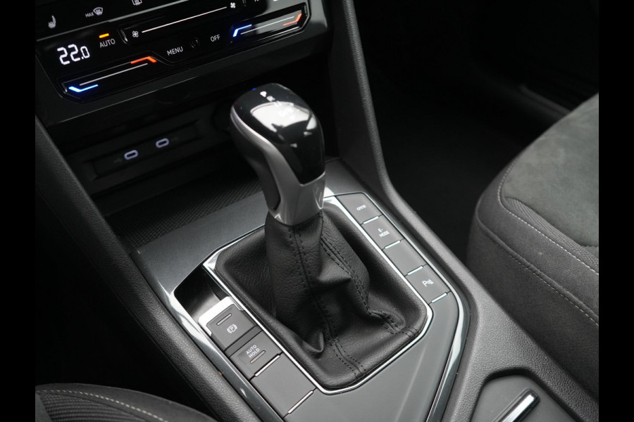 Volkswagen Tiguan 1.4 TSI eHybrid Elegance PHEV 245pk | Adaptive Cruise | Camera | Sfeerverlichting | Stoelen & Stuur Verwarmd | Apple Carplay | Navigatie | DAB | Virtual | Plug In Hybrid |