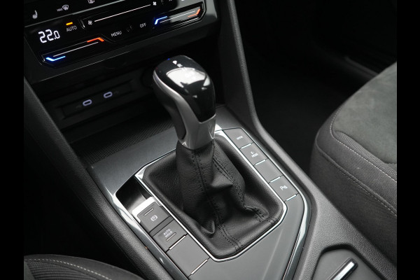 Volkswagen Tiguan 1.4 TSI eHybrid Elegance PHEV 245pk | Adaptive Cruise | Camera | Sfeerverlichting | Stoelen & Stuur Verwarmd | Apple Carplay | Navigatie | DAB | Virtual | Plug In Hybrid |