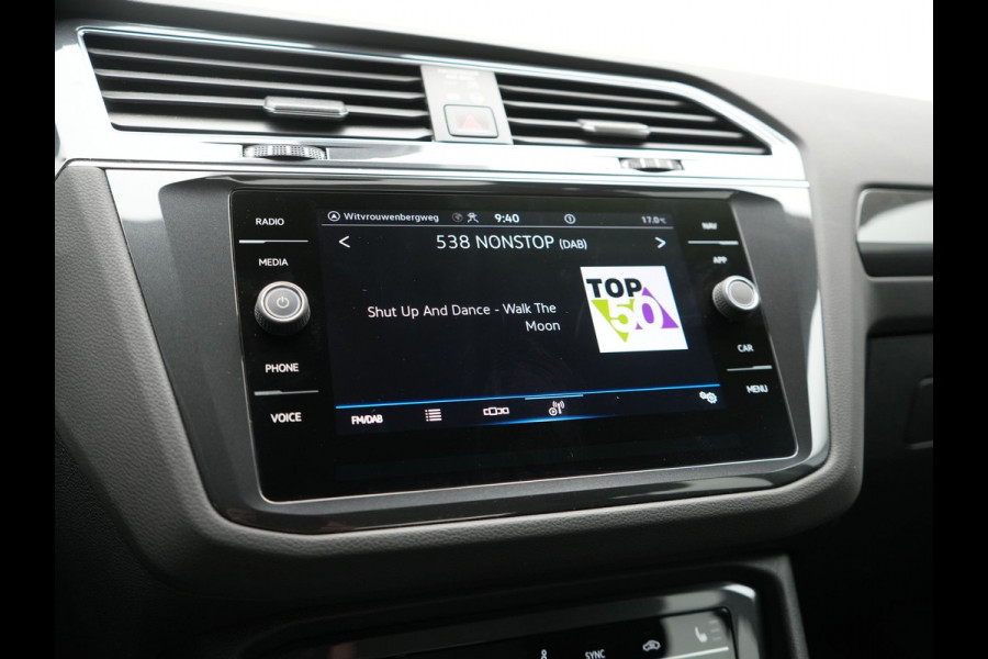Volkswagen Tiguan 1.4 TSI eHybrid Elegance PHEV 245pk | Adaptive Cruise | Camera | Sfeerverlichting | Stoelen & Stuur Verwarmd | Apple Carplay | Navigatie | DAB | Virtual | Plug In Hybrid |