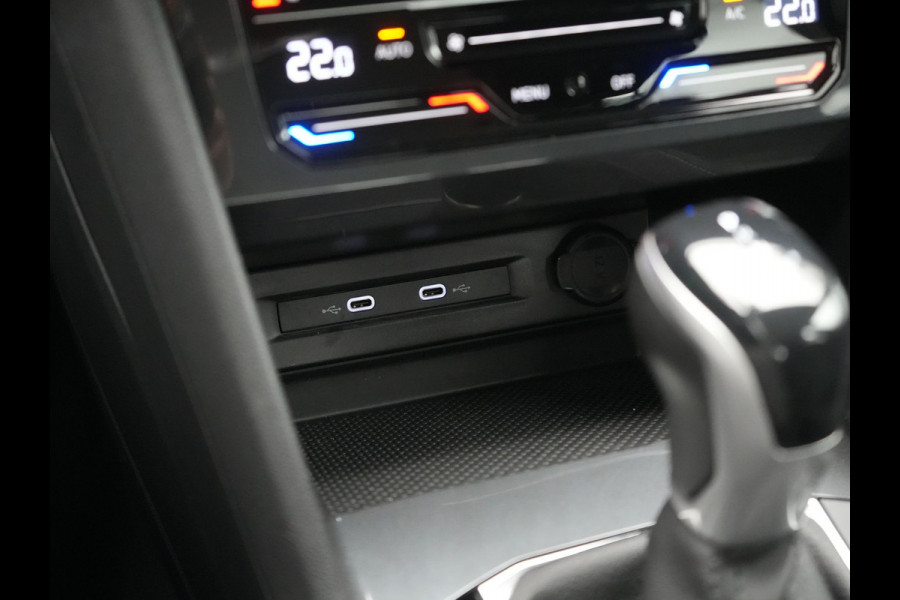 Volkswagen Tiguan 1.4 TSI eHybrid Elegance PHEV 245pk | Adaptive Cruise | Camera | Sfeerverlichting | Stoelen & Stuur Verwarmd | Apple Carplay | Navigatie | DAB | Virtual | Plug In Hybrid |