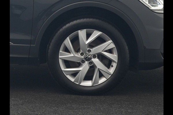 Volkswagen Tiguan 1.4 TSI eHybrid Elegance PHEV 245pk | Adaptive Cruise | Camera | Sfeerverlichting | Stoelen & Stuur Verwarmd | Apple Carplay | Navigatie | DAB | Virtual | Plug In Hybrid |