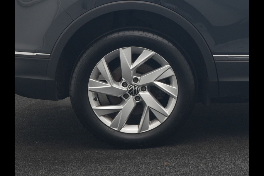 Volkswagen Tiguan 1.4 TSI eHybrid Elegance PHEV 245pk | Adaptive Cruise | Camera | Sfeerverlichting | Stoelen & Stuur Verwarmd | Apple Carplay | Navigatie | DAB | Virtual | Plug In Hybrid |