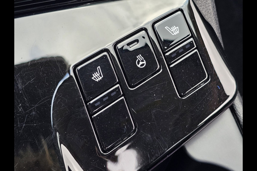Kia Sportage 1.6 T-GDi Plug-in Hybrid AWD Spirit | Pano | LED | Trekhaak | Stoel & stuurverwarming | Keyless | Elek. achterklep | Elek. stoelen | ACC | All- seasons | Black pack |
