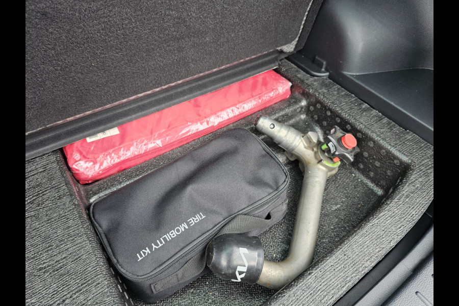 Kia Sportage 1.6 T-GDi Plug-in Hybrid AWD Spirit | Pano | LED | Trekhaak | Stoel & stuurverwarming | Keyless | Elek. achterklep | Elek. stoelen | ACC | All- seasons | Black pack |