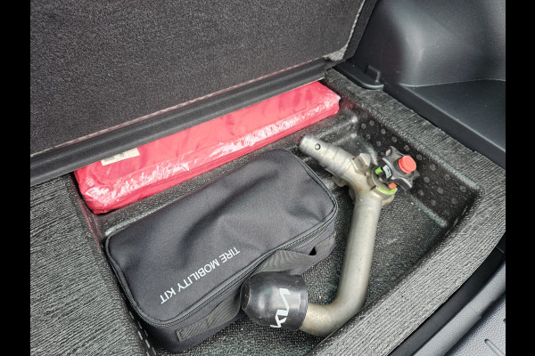 Kia Sportage 1.6 T-GDi Plug-in Hybrid AWD Spirit | Pano | LED | Trekhaak | Stoel & stuurverwarming | Keyless | Elek. achterklep | Elek. stoelen | ACC | All- seasons | Black pack |