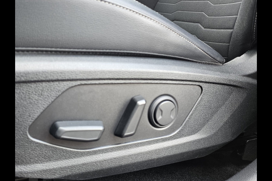 Kia Sportage 1.6 T-GDi Plug-in Hybrid AWD Spirit | Pano | LED | Trekhaak | Stoel & stuurverwarming | Keyless | Elek. achterklep | Elek. stoelen | ACC | All- seasons | Black pack |