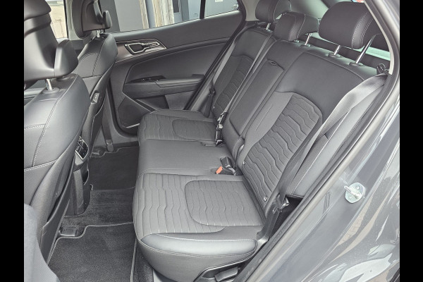 Kia Sportage 1.6 T-GDi Plug-in Hybrid AWD Spirit | Pano | LED | Trekhaak | Stoel & stuurverwarming | Keyless | Elek. achterklep | Elek. stoelen | ACC | All- seasons | Black pack |