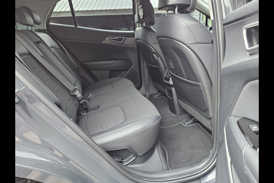 Kia Sportage 1.6 T-GDi Plug-in Hybrid AWD Spirit | Pano | LED | Trekhaak | Stoel & stuurverwarming | Keyless | Elek. achterklep | Elek. stoelen | ACC | All- seasons | Black pack |